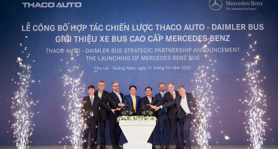 THACO AUTO công bố hợp tác chiến lược với DAIMLER và giới thiệu xe bus