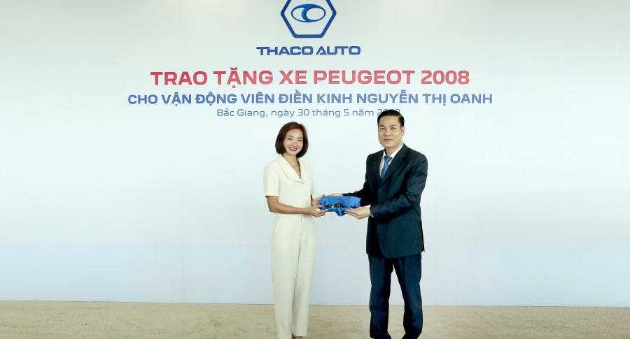 THACO AUTO đã hoàn tất thủ tục trao xe Peugeot 2008 cho VĐV Nguyễn Thị Oanh