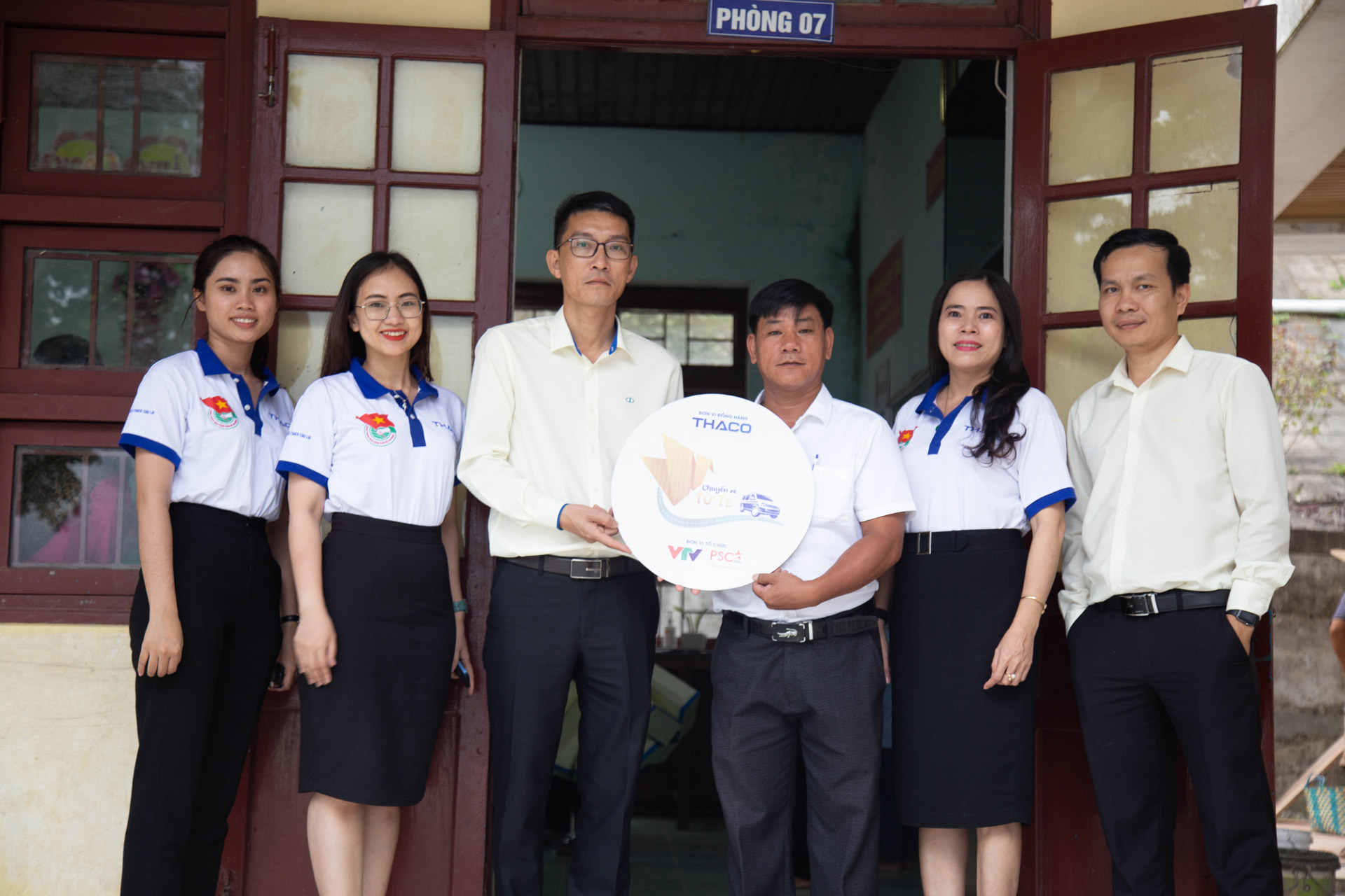THACO đồng hành cùng “Chuyến xe tử tế” tại Nam Trà My, Quảng Nam